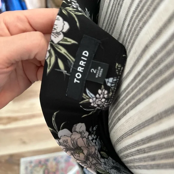 Torrid floral stretchy tube top, new without tags, size 2X - Picture 2 of 2